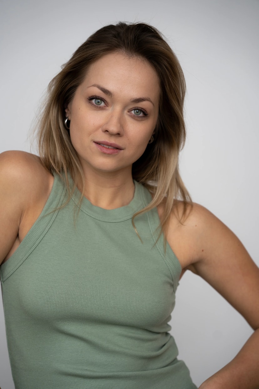 Maryla Morydz - Professional actress headshot in elegant pose